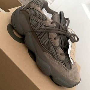 Never been worn brand new yeezys 500 claybrown authentic size 6.5